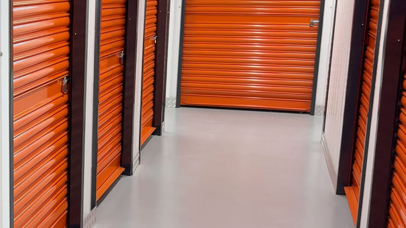 Eşyaların saklandığı güvenli kiralık depo alanı